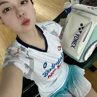 段悦英